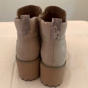 Adorable beige booties!